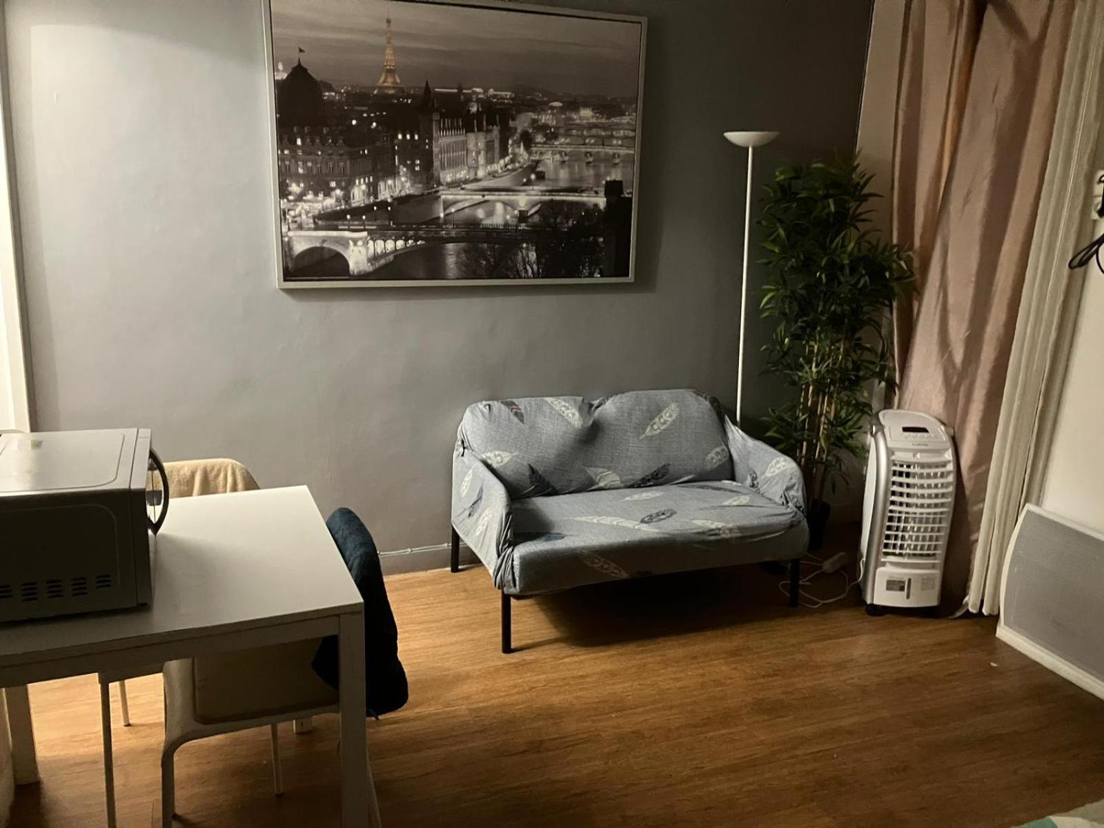 Eiffel Tower Champs De Mars Apartment Paris Exterior photo